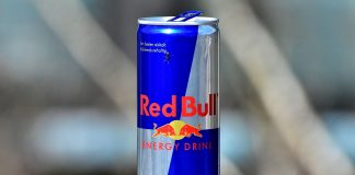 Die Dosen oder der Meister aus München steht im Halbfinale der DEL – Rotbullen besiegen Eisbären in Berlin