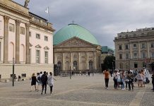 „Lichtermeer gegen Rechts“ – nah am braunen Original