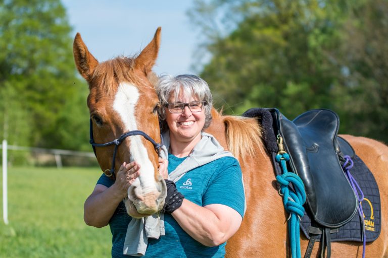 Blondie und Blindie oder Horsemanship wirkt – Susanne Gerhards im Exklusivinterview