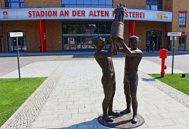 Der 1. FC Union holt schon mal den Relegationsplatz und schickt den 1. FC Magdeburg zurück in die 3. Liga