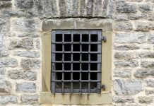 Verdacht auf Folter in bayrischem Gefängnis – Eine Form der Machtausübung als System-Symptom