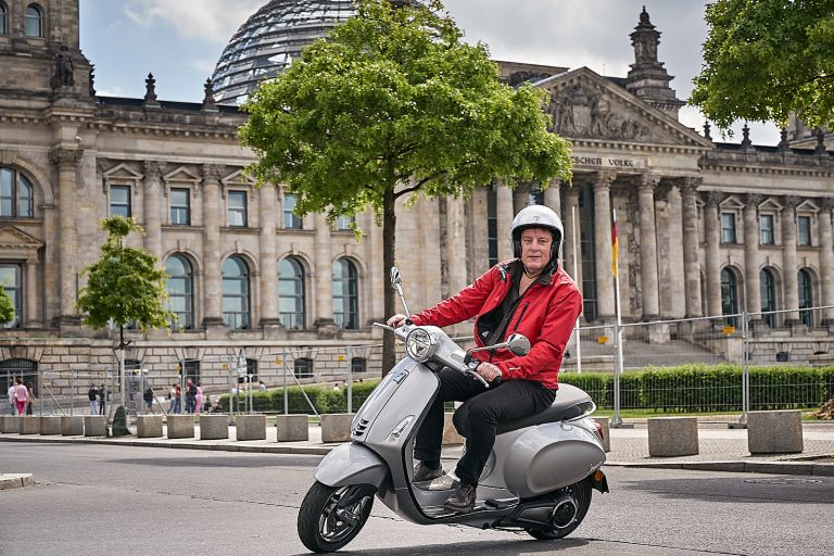 Summ, summ, summ, Vespa summ herum oder die Vespa Elettrica wird in fünf europäischen Metropolen präsentiert
