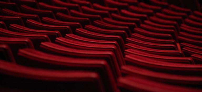 „Das Virus ist der Kapitalismus“ – Arnulf Rating zelebrierte mit dem Polyphonia Ensemble im Schlosspark Theater „Die Kunst der Unfuge“