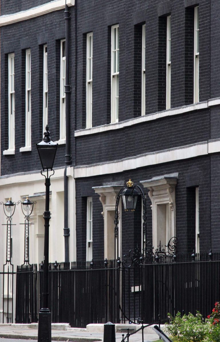 Boris der Schreckliche oder 10 Downing Street – Theresa May zieht aus, Boris Johnson ein