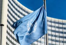 Dokumentation: „Please, order in the hall!“ (ein Hallensprecher)