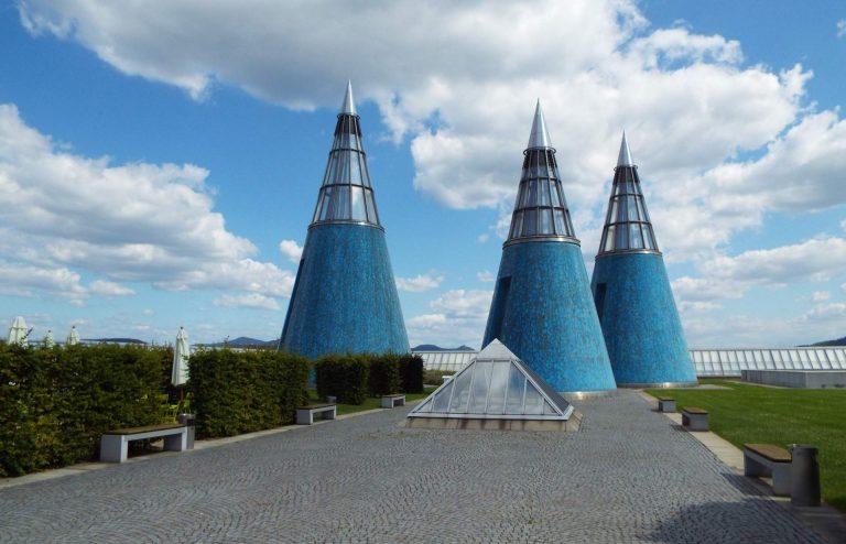 Verklärung statt Aufklärung durch Lohnarbeiter der Kunst- und Ausstellungshalle der Bundesrepublik Deutschland in Bonn?