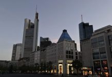 Im Machtkampf zwischen Italien und Deutschland um die Vorherrschaft unter Westeuropas größten Finanzinstitutionen setzt sich Unicredit S.p.A. gegenüber Berlin durch – Umfassende Neuordnung des südeuropäischen Finanzmarktes
