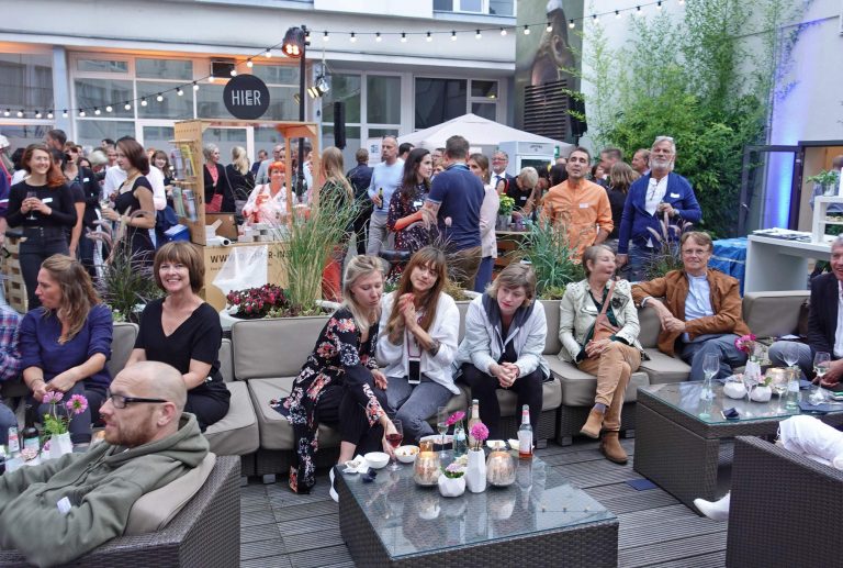 Molle mit Mampe oder Berlin: mittelmäßig und mittenmang – Zum sechsten Mal Hauptstadtlounge