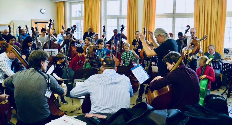 Der Kontrabass und die Moderne – Claus Freudenstein aus Mühldorf am Inn verleiht dem Instrument neuen Glanz