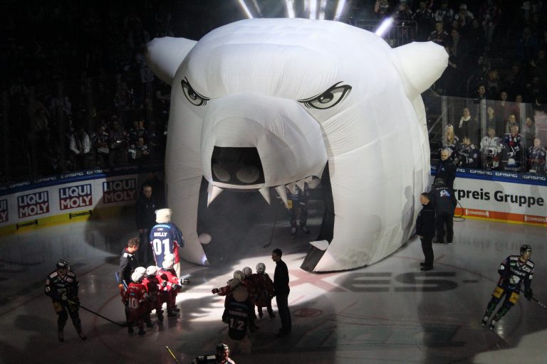 Mit Schwung ins Halbfinale – EHC Eisbären Management GmbH gegen Die Adler Mannheim Eishockey Spielbetriebs GmbH & Co. KG mit Sieg