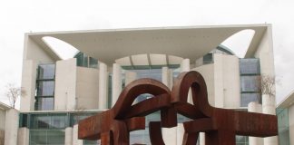 Glosse: Statt „Keine Waffen in Krisengebiete“ heißt es hier und heute bei den Kriegstreibern „Schwere Waffen in Kriegsgebiete“ – Mittenmang der Lügner und Soze Olaf Scholz (SPD) als Kriegskanzler