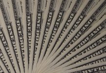 Glosse: Die Gierigen und die Verdummten dieser Erde – Die einen scheffeln Geld, die anderen bezahlten nicht nur mit Geld, sondern auch mit ihrem Leben