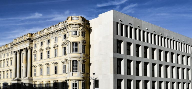 Erneutes Beleuchten von Erichs Lampenladen – Der abgerissene Palast der Republik taucht als Thema im Berliner Humboldt-Forum wieder auf