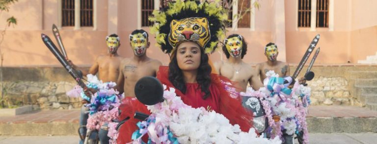 Grenzenlos kreativ – Die kanadische Sängerin Lido Pimienta spielt auf „Miss Colombia“ mit ihren Identitäten
