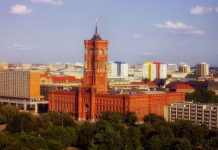 Die Linke gewinnt Berliner Wahl mit linksextremen Programm haushoch