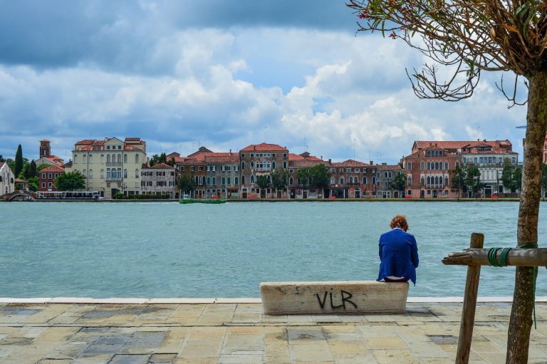 Erbarmungslos dem Tod ausgeliefert – Das Schicksal der Älteren, die arbeiten müssen, weil die Rente nicht zum Leben reicht