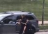 Auf offener Straße in Kenosha, Wisconsin, VSA, schießt ein weißer Polizist einen Schwarzen 7x in den Rücken
