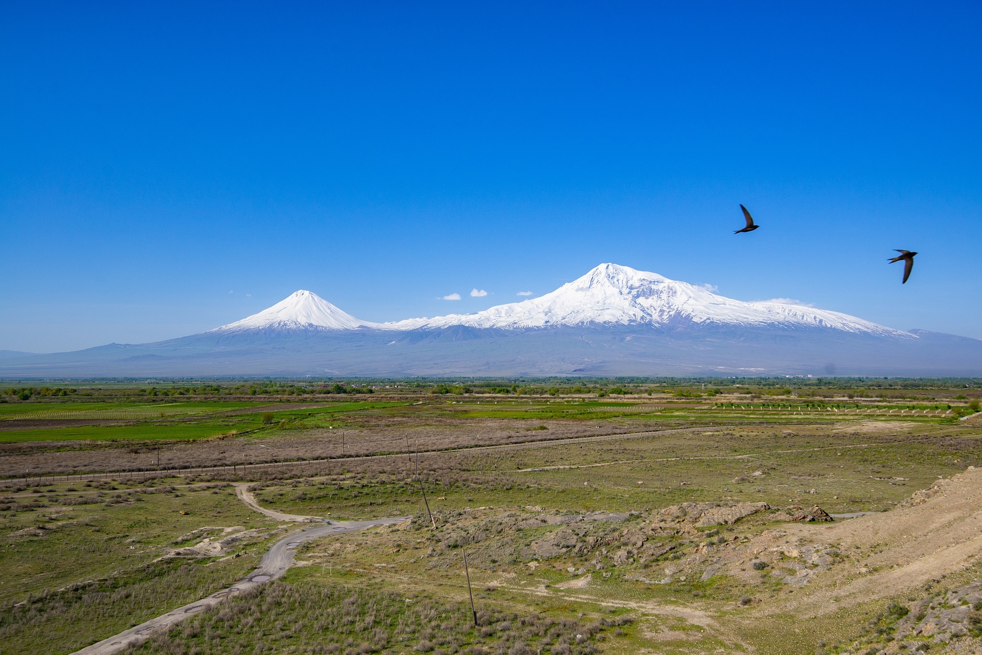 Armenia ararat. Гора Арарат. Гора Арарат в Армении. Гора Арарат и Масис. Гора Масис Армения.