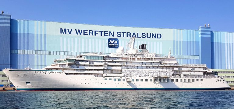 Heute wird sie offiziell getauft – Ein letztes Mal auf Sightseeing-Kurs per Kajak zur „Crystal“