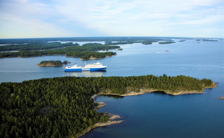 Mit einer Lady in den Finnland-Urlaub – 188.000 Seen, endlose Wälder und drei Superfähren locken in den hohen Norden