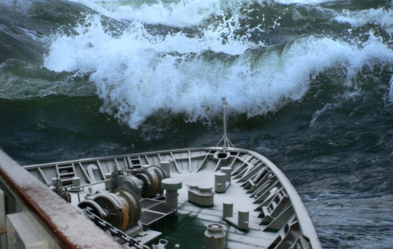 Schurkenstaat VSA entert Öl-Tanker unter der Flagge der RF – Ein weiterer Schlag des Terror- und Kriegsstaates VSA gegen die Freiheit der Schifffahrt