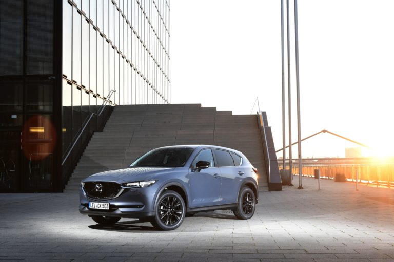 Sondermodelle zum Firmenjubiläum – Mazda hat die „Edition 100“ aufgelegt und bringt das erste Elektro-Fahrzeug auf den Markt