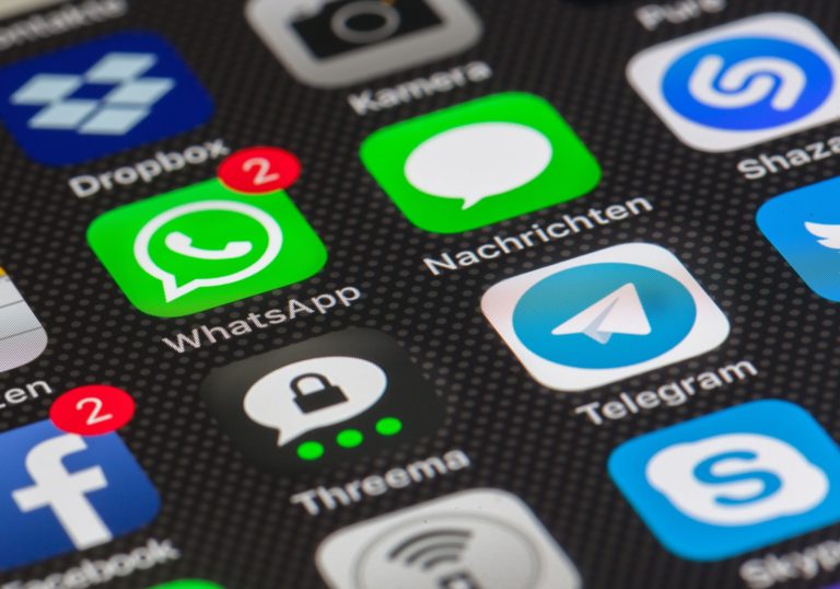 Nutzt „Signal“ oder „Telegram“, nicht „Whatsapp“ und „Twitter“