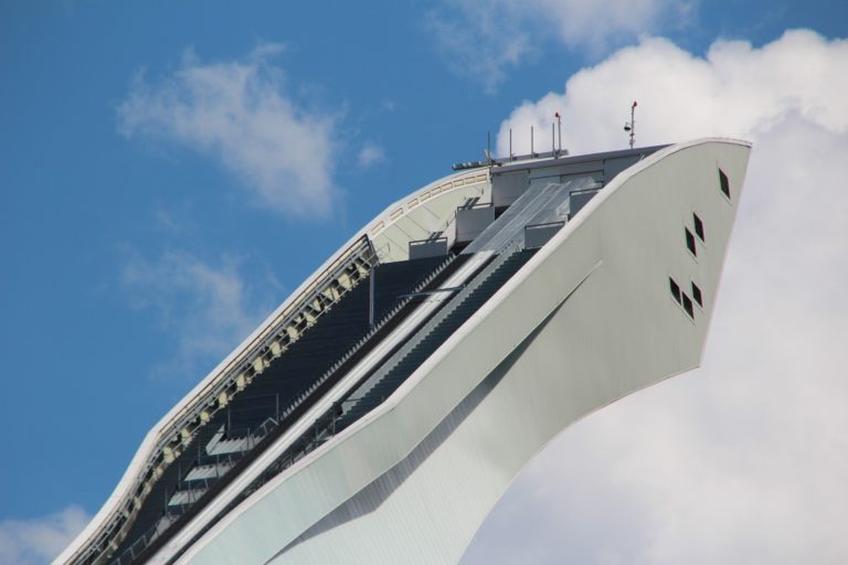Vierschanzentournee: Dawid Kubacki gewinnt mit Schanzenrekord das Neujahrsspringen in Garmisch vor Halvor Egner Granerud und Piotr Zyla
