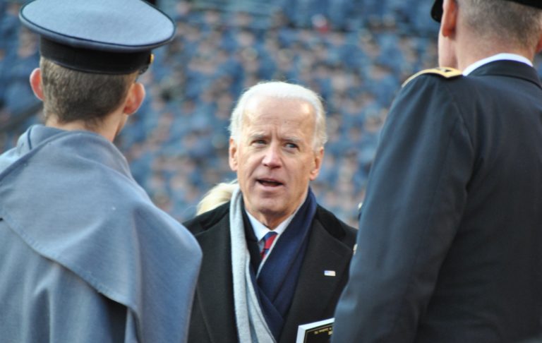 Unter dem senilen Kriegspräsidenten und Oberbefehlshaber Joseph Biden werden der faschistischen Ukraine Langstrecken-Raketensysteme geliefert