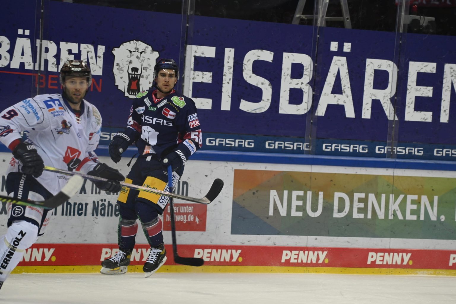 Fotoreportage: Berliner Eisbären Besiegen Iserlohn Roosters Im ...