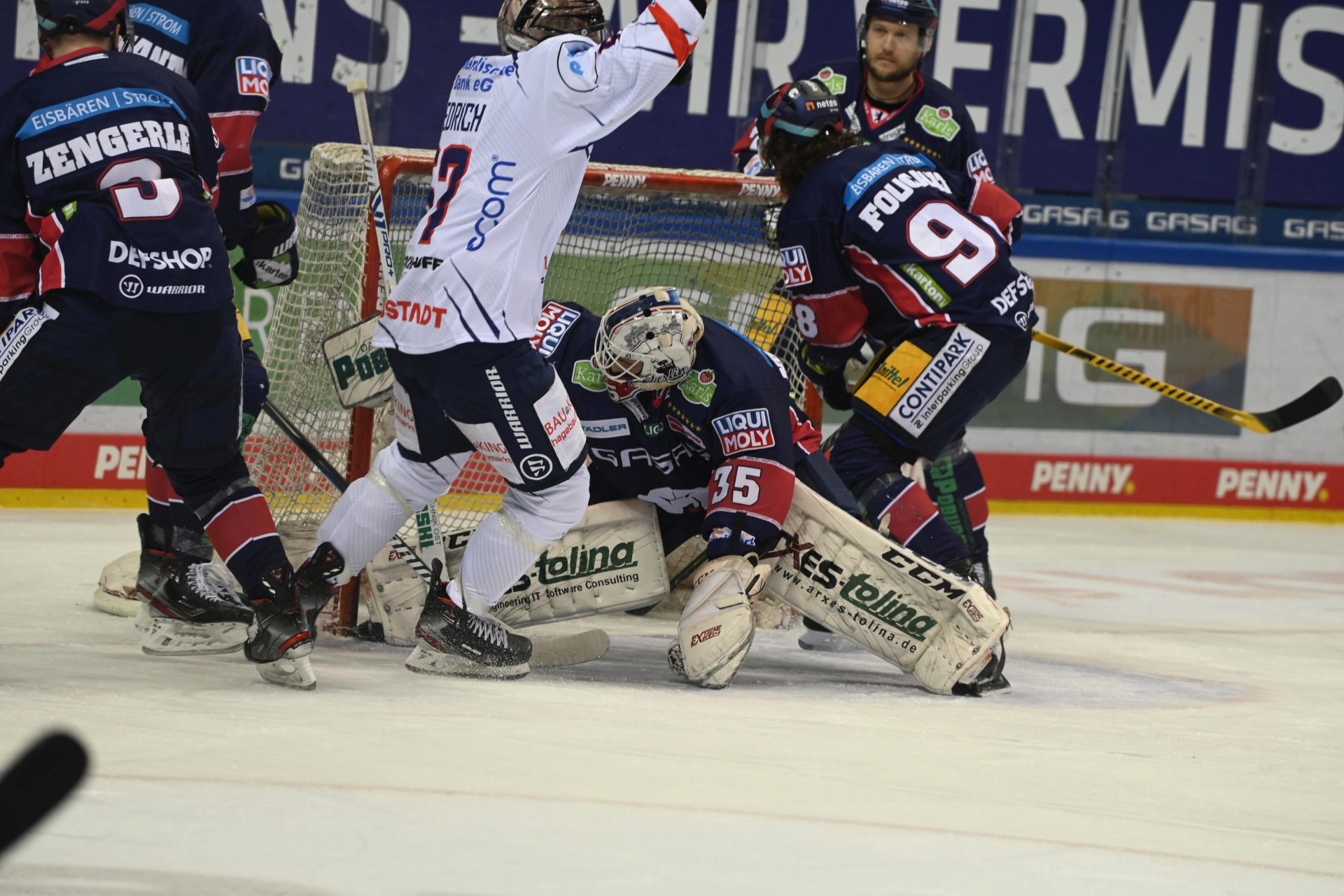 Fotoreportage: Berliner Eisbären Besiegen Iserlohn Roosters Im ...