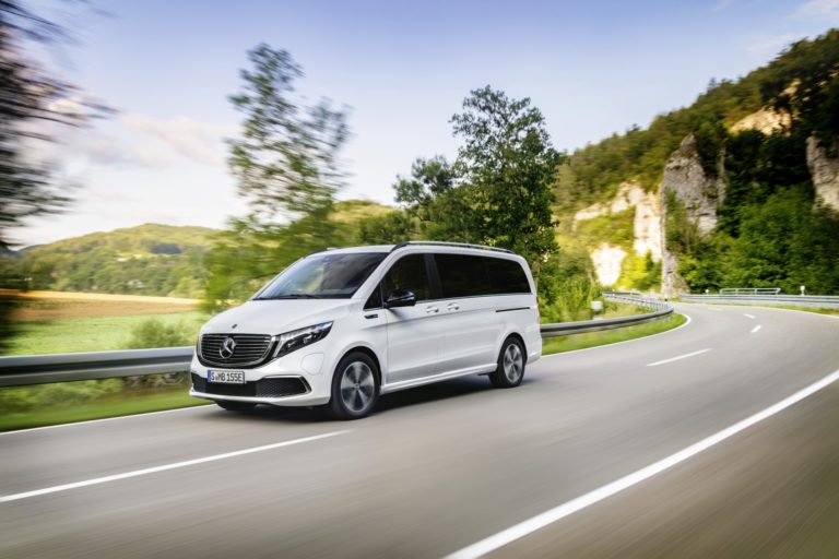 V-Klasse fährt auch elektrisch – Mercedes-Benz bietet mit dem EQV einen reinen Stromer-Van an