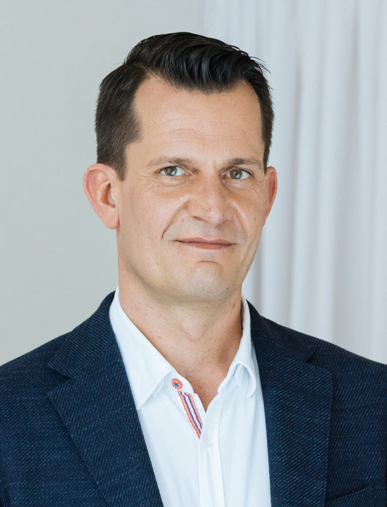 Ist Wolfgang Mückstein (Die Grünen) ein Vollidiot oder ein Weiser unter Wirren oder wer oder was?