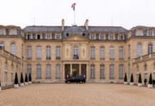 Umvolker und Kriegstreiber Macron an der Seite der Faschisten in Banderastan oder Die FR legalisierte Kapitalgesellschaften für Söldner