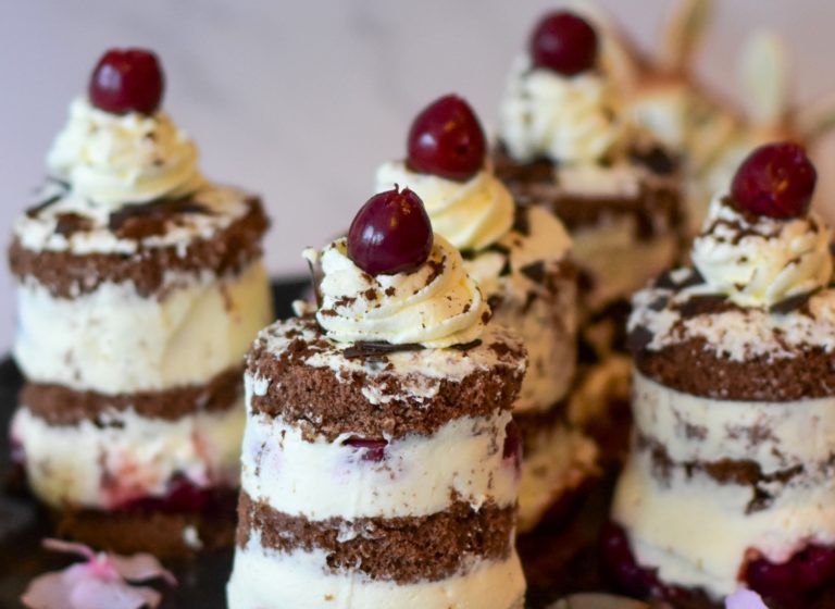 Lücken- und Lügenpresse auf die Fresse? – Torte für „Tagesschau“-Sprecher und Buchautor Constantin Schreiber