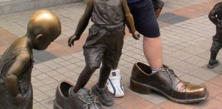 Zu große Schuhe? Ruin bei Reno? – Bankrotte in der BRD und die Verdummten wählen weiter die Umvolker, Kriegstreiber und Kaputtmacher!