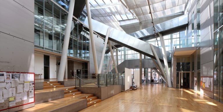 Geschichtsklitterung in der Ost-West-Kantine?