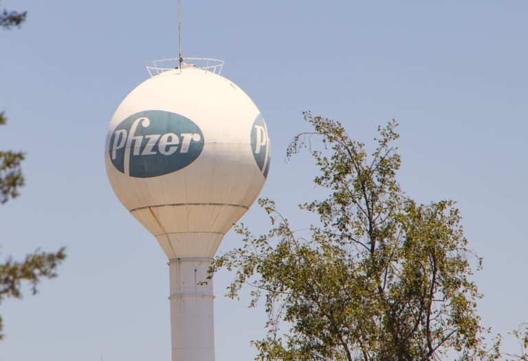 Verbrecher muß man Verbrecher nennen und Mörder Mörder – Kapitalisten der Pfizer Inc. und ihre Funktionsgewinn-Forschung