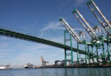 Trump will Handelsbeziehungen mit der Volksrepublik China, dem Königreich Kanada und den Vereinigten Mexikanischen Staaten überprüfen lassen