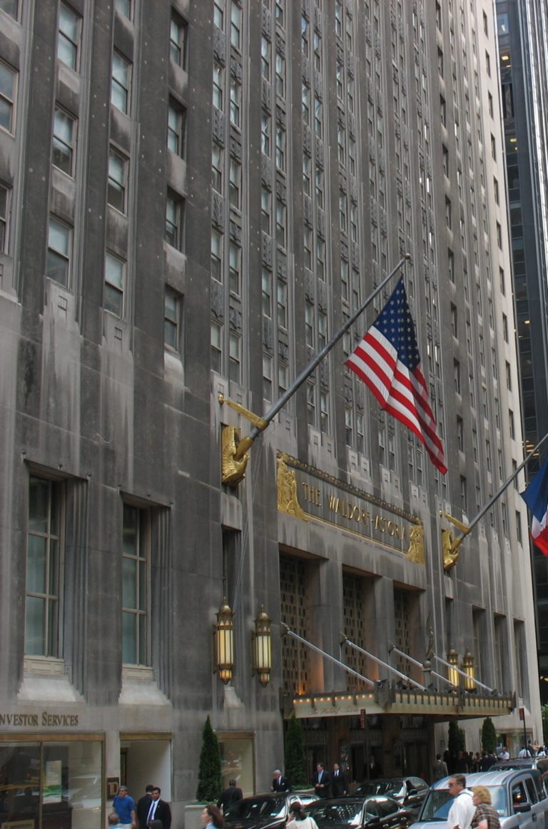 Waldorf-Astoria New York – Eine Hotel-Legende mit deutschen Wurzeln wird 90 und fängt noch einmal bei Null an