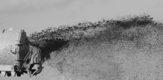 „Handelsbilanz der deutschen Agrar- und Lebensmittelwirtschaft 2022 mit Rekorddefizit“ – Christen und Sozen, Olivgrüne und Besserverdienende regieren die Deutschen im Vasallenstaat, Vielvölkerstaat, Apartheidstaat und Kriegsstaat BRD immer tiefer in die Gülle