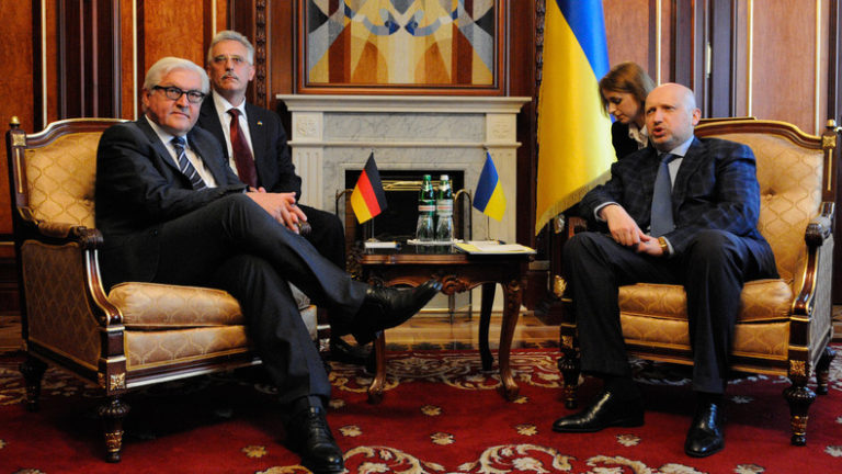 Wann wird Oleksandr Turtschynow, der als ein Freund von Christen und Sozen, Olivgrünen und Besserverdienenden der Einheitsparteien der BRD gilt und gleichzeitig als ein Faschist und Massenmörder, endlich gefaßt?