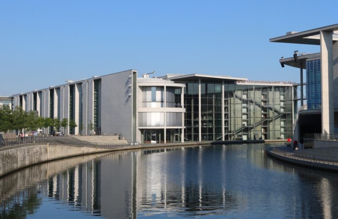 Paul-Löbe-Haus an der Spree in Berlin. Quelle: Pixabay Foto: Nina Christine Schwarz