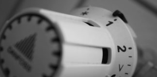 Der Lügner und Olivgrüne Robert Habeck (B90G), der als Volksverhetzer und Kriegstreiber bezeichnet wird, scheint „neue Öl- und Gasheizungen“ in der zerkleinerten Kleindeutschen Lösung BRD verbieten zu wollen und er ist nicht der einzige Antideutsche, der das Aus „von Heizungsanlagen auf Basis ausschließlich fossiler Energieträger“ plant