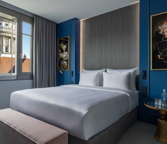 Preußisch Blau am Berliner Gendarmenmarkt oder Hereinspaziert ins Hotel „Luc“