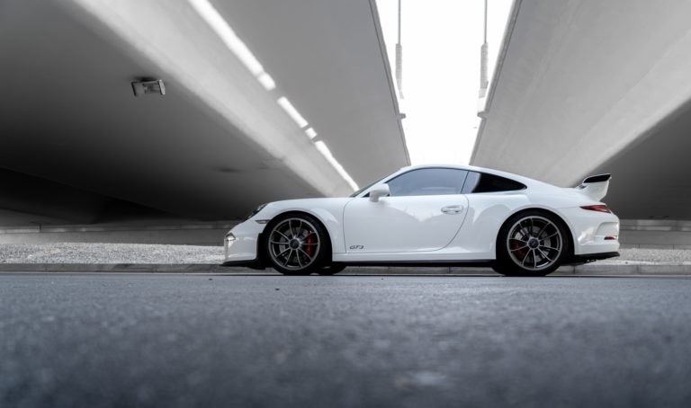 Immer wieder Rückrufe von Autobauern, heute: Porsche – Räder rollen nicht nur, sondern „könnten sich lösen“