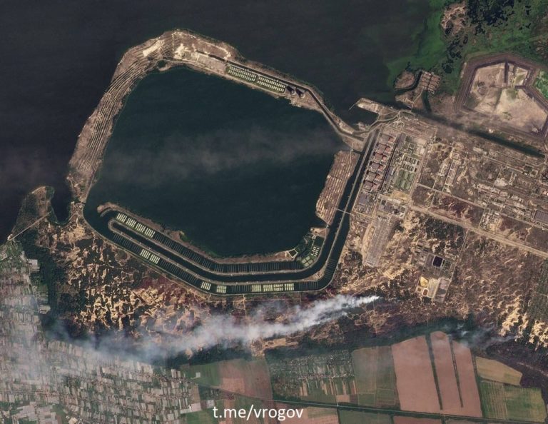 Rauch steigt auf am Kernkraftwerk Saporoschje