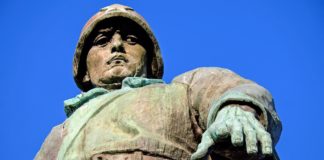 Faschisten der Ukraine wollen in Lemberg Gräber von Hunderten Rotarmisten schänden