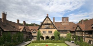 Das Gemälde „Gartenanlage“ von Willi Eplinius hängt wieder im Schloß Cecilienhof