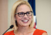 Kyrsten Sinema ist nicht mehr Mitglied der Kriegspartei DP der VSA – Die Frau aus Arizona sitzt nun als Unabhängige im VS-Senat
